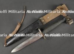 Dague Baïonnette Commando Marine avec son tenon. Commando Marine bayonetdagger with its lug mount