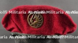 Béret rouge parachutistes en 3 parties. Red paratrooper beret threepiece construction