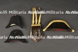 Ensemble de miniatures de bicornes et sabretache — miniature 6