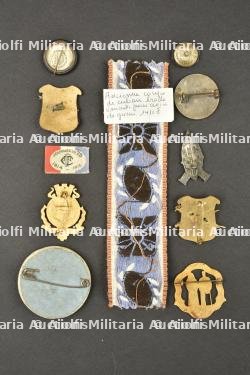 Ensemble de broches et objets patriotiques et anciens combattants de la 1ère Guerre — miniature 2