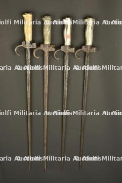 Lot de 4 baïonnettes Lebel 1886 à quillon