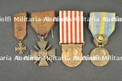 Lot de 3 médailles et 1 réduction 1914-1918 dont Orient