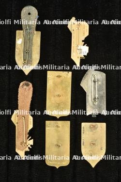 Lot de 7 insignes de promotions relatifs au Bataillon de Corée — miniature 2
