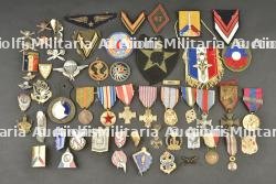 Fort lot d'insignes et médailles