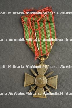 Fort lot d'insignes et médailles — photo 3
