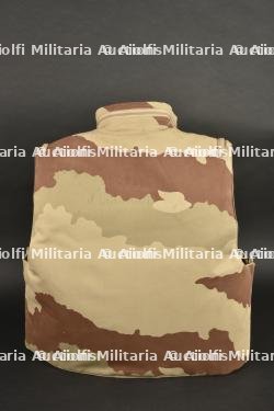 Casque français F1 et gilet pare éclats camouflage désert, lunettes et baïonnette Famas — miniature 9