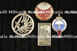 Lot de 4 insignes parachutistes Indochine Algérie
