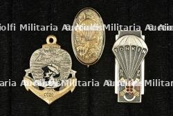 Lot de 3 insignes Commandement et Bases Aéroportées Indochine