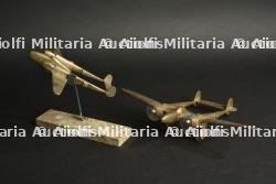 Lot de 2 modèles d'avions américains P38 Lightning en bronze