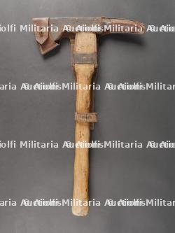 Pic hache allemand avec son harnais cuir. German Pickaxe with Leather Harness