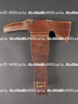 Pic hache allemand avec son harnais cuir. German Pickaxe with Leather Harness — miniature 5