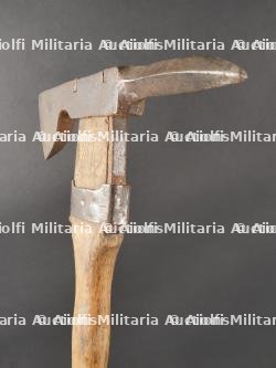 Pic hache allemand avec son harnais cuir. German Pickaxe with Leather Harness — miniature 11