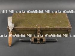 Caisse pour la garnisseuse de bande de mitrailleuse Hotchkiss. Ammunition Box for Hotchkiss Machine Gun Belt Loader