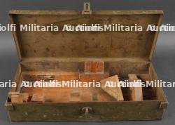 Caisse pour la garnisseuse de bande de mitrailleuse Hotchkiss. Ammunition Box for Hotchkiss Machine Gun Belt Loader — photo 4