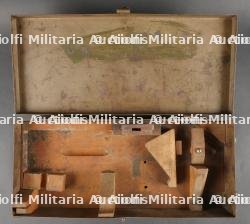 Caisse pour la garnisseuse de bande de mitrailleuse Hotchkiss. Ammunition Box for Hotchkiss Machine Gun Belt Loader — miniature 5