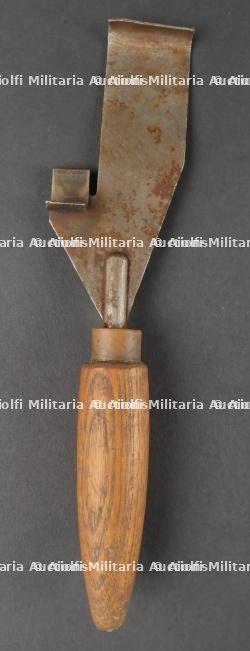 Caisse pour la garnisseuse de bande de mitrailleuse Hotchkiss. Ammunition Box for Hotchkiss Machine Gun Belt Loader — photo 11