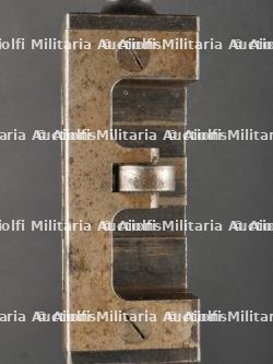 Caisse pour la garnisseuse de bande de mitrailleuse Hotchkiss. Ammunition Box for Hotchkiss Machine Gun Belt Loader — photo 18