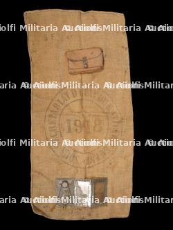Lampe Montjardet avec housse et un sac de subsistances. Montjardet Lamp with Cover and Subsistence Bag
