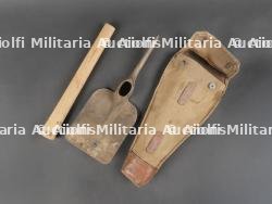 Outil pelle pioche français Seurre 1915 avec sa housse. French Pickaxe-Shovel Tool Seurre 1915 with Cover