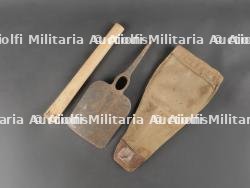 Outil pelle pioche français Seurre 1915 avec sa housse. French Pickaxe-Shovel Tool Seurre 1915 with Cover — miniature 2