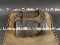 Tornister avec sangles, gamelle et housse de piquets de tente. German Tornister with Straps, Mess Tin, and Tent Peg Cover — photo 2