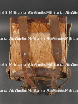 Tornister avec sangles, gamelle et housse de piquets de tente. German Tornister with Straps, Mess Tin, and Tent Peg Cover — miniature 3