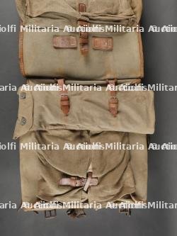 Tornister avec sangles, gamelle et housse de piquets de tente. German Tornister with Straps, Mess Tin, and Tent Peg Cover — miniature 12