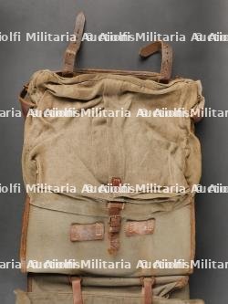 Tornister avec sangles, gamelle et housse de piquets de tente. German Tornister with Straps, Mess Tin, and Tent Peg Cover — miniature 13