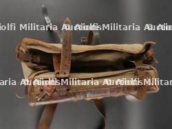 Tornister avec sangles, gamelle et housse de piquets de tente. German Tornister with Straps, Mess Tin, and Tent Peg Cover — photo 21