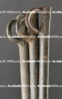 Piquets de tente avec leur housse en toile feldgrau. German Tent Pegs with Field-Grey Canvas Cover — miniature 7