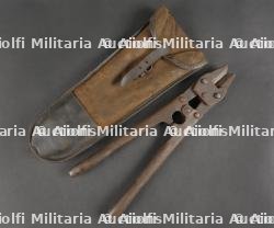Pince coupante allemande dans son étui en toile. German Wire Cutters with Canvas Case