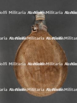 Bidon allemand ersatz avec housse en velours cotelé. German Ersatz Canteen with Corduroy Cover