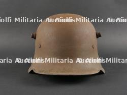 Casque allemand Stahlhelm M1916 avec sa jugulaire. German M1916 Stahlhelm with Chinstrap — miniature 3