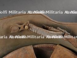 Casque allemand Stahlhelm M1916 avec sa jugulaire. German M1916 Stahlhelm with Chinstrap — miniature 13