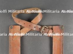 Beau porte pelle allemand en cuir fauve. Fine German Entrenching Tool Carrier in Light Brown Leather — miniature 5