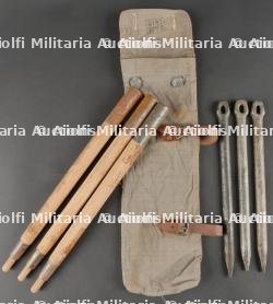 Piquets de tente avec leur housse en toile feldgrau. German Tent Pegs with Field-Grey Canvas Cover — photo 1