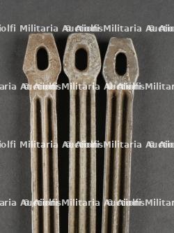 Piquets de tente avec leur housse en toile feldgrau. German Tent Pegs with Field-Grey Canvas Cover — miniature 7