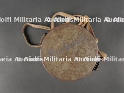 Masque anti-gaz allemand Lederschutzmaske avec boîtier nominatif. German Gas Mask Lederschutzmaske with Named Carrying Canister — photo 5