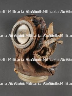Masque anti-gaz allemand Lederschutzmaske avec boîtier nominatif. German Gas Mask Lederschutzmaske with Named Carrying Canister — miniature 9