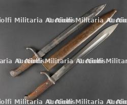 Lot de 2 baïonnettes allemandes 98-05 dont une à dents de scie. Lot of Two German 98/05 Bayonets, One Sawback Model