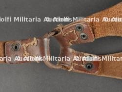 Brelage français cuir marron riveté. Brown Leather French Equipment Harness, Riveted Construction — miniature 5