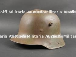 Casque allemand Stahlhelm M1916 avec impact. German M1916 Stahlhelm with Impact — photo 1
