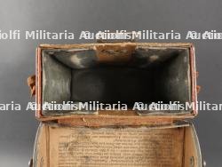 Paire de jumelles Fernglas 1908 régimentées 4e Grenadier dans leur étui ersatz. Pair of Binoculars Fernglas 1908, Regimentally Marked 4th Grenadier, in Ersatz Case — miniature 8