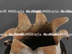 Casque Adrian avec impact et pipe du sous-lieutenant Paul Delsarte du 4e Génie tombé à Verdun. Adrian Helmet with Impact and Pipe of Second Lieutenant Paul Delsarte, 4th Engineers, Fallen at Verdun — miniature 17