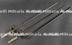 Lot de 2 épées baïonnettes Lebel 1886. Lot of Two 1886 Lebel Sword Bayonets