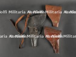 Lot de 3 étuis de revolvers dont 1892 et pistolet automatique. Lot of Three Revolver Holsters including Model 1892 and Automatic Pistol Types — photo 1