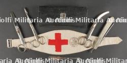 Trousse d'infirmier français et brassard croix rouge. French Medic’s Kit and Red Cross Armband