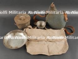 Lot d'équipement français dont musette du 6e d'infanterie coloniale. Lot of French Equipment including Colonial Infantry 6th Regiment Bag