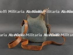 Lot d'équipement français dont musette du 6e d'infanterie coloniale. Lot of French Equipment including Colonial Infantry 6th Regiment Bag — photo 9