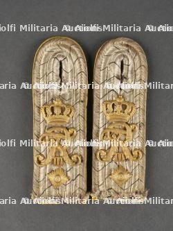Paire de pattes d'épaule d'un Oberleutnant du Grenadier Regiment Nr1. Pair of Shoulder Boards, Oberleutnant, Grenadier Regiment No. 1 — photo 1